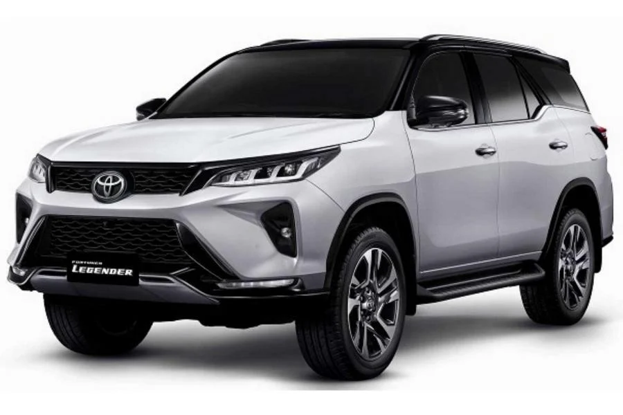 Toyota Fortuner White
